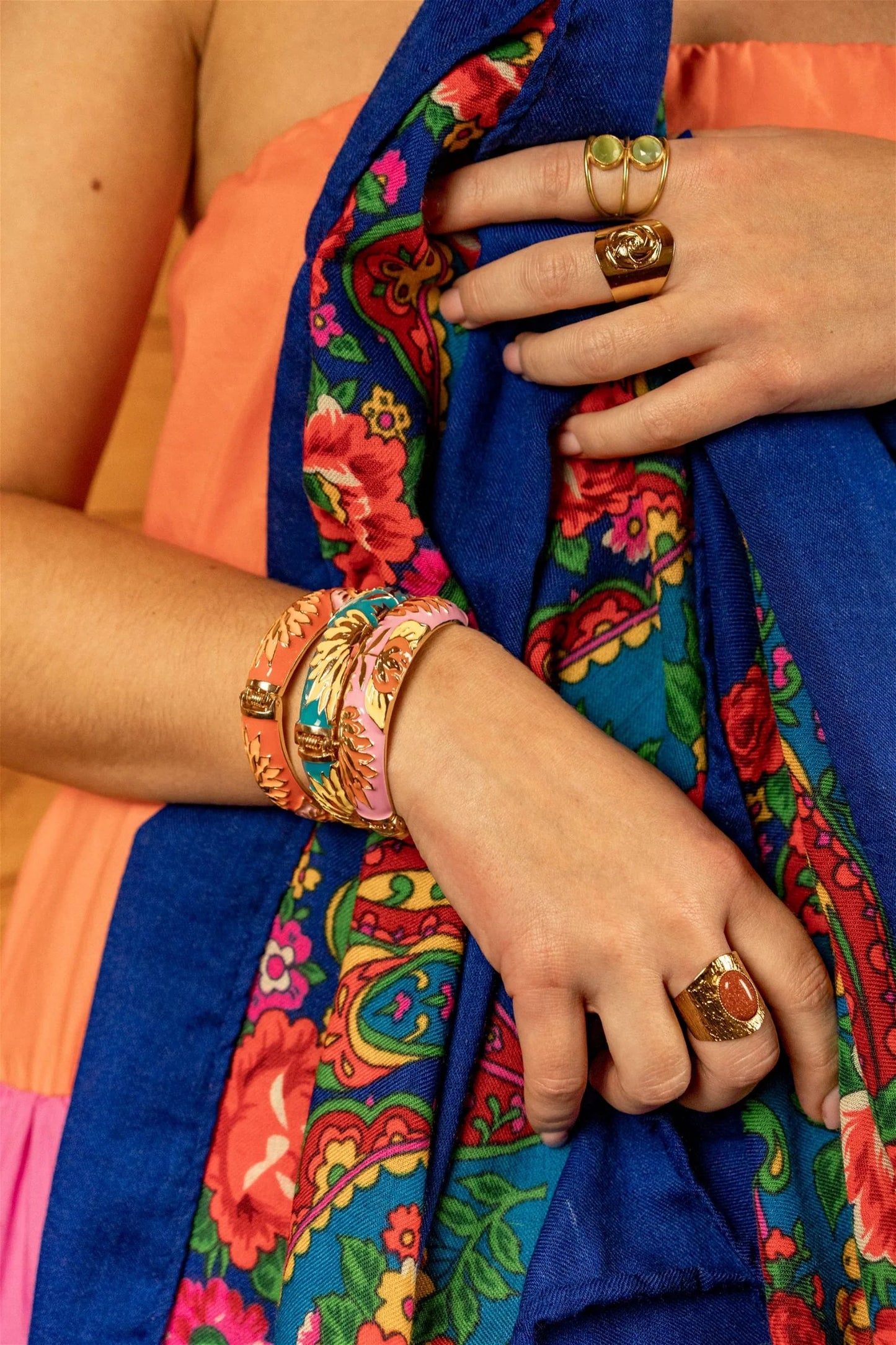 Brazalete Flor Naranja Chapado en Oro 23K