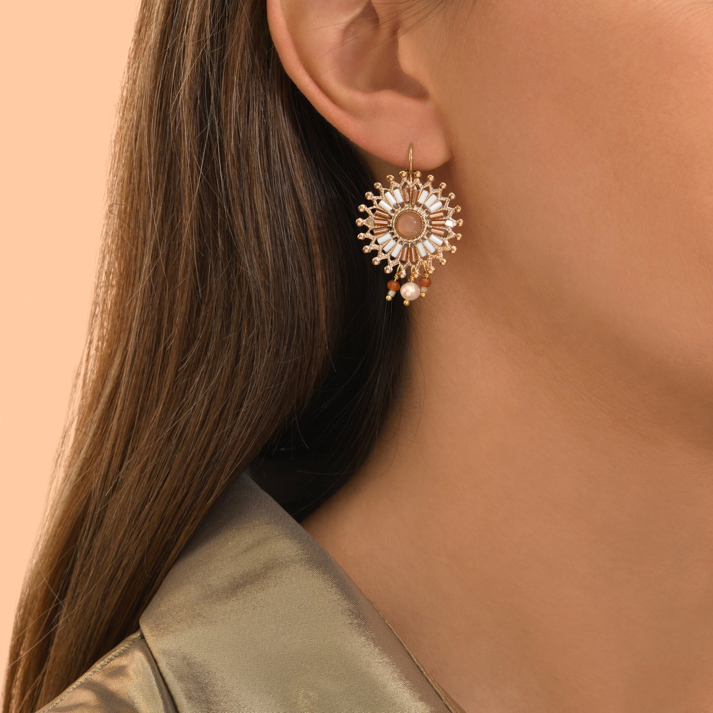 Aretes Artesanales con Piedra de Sol, Nácar y Chapa de Oro 14K - Satellite Paris