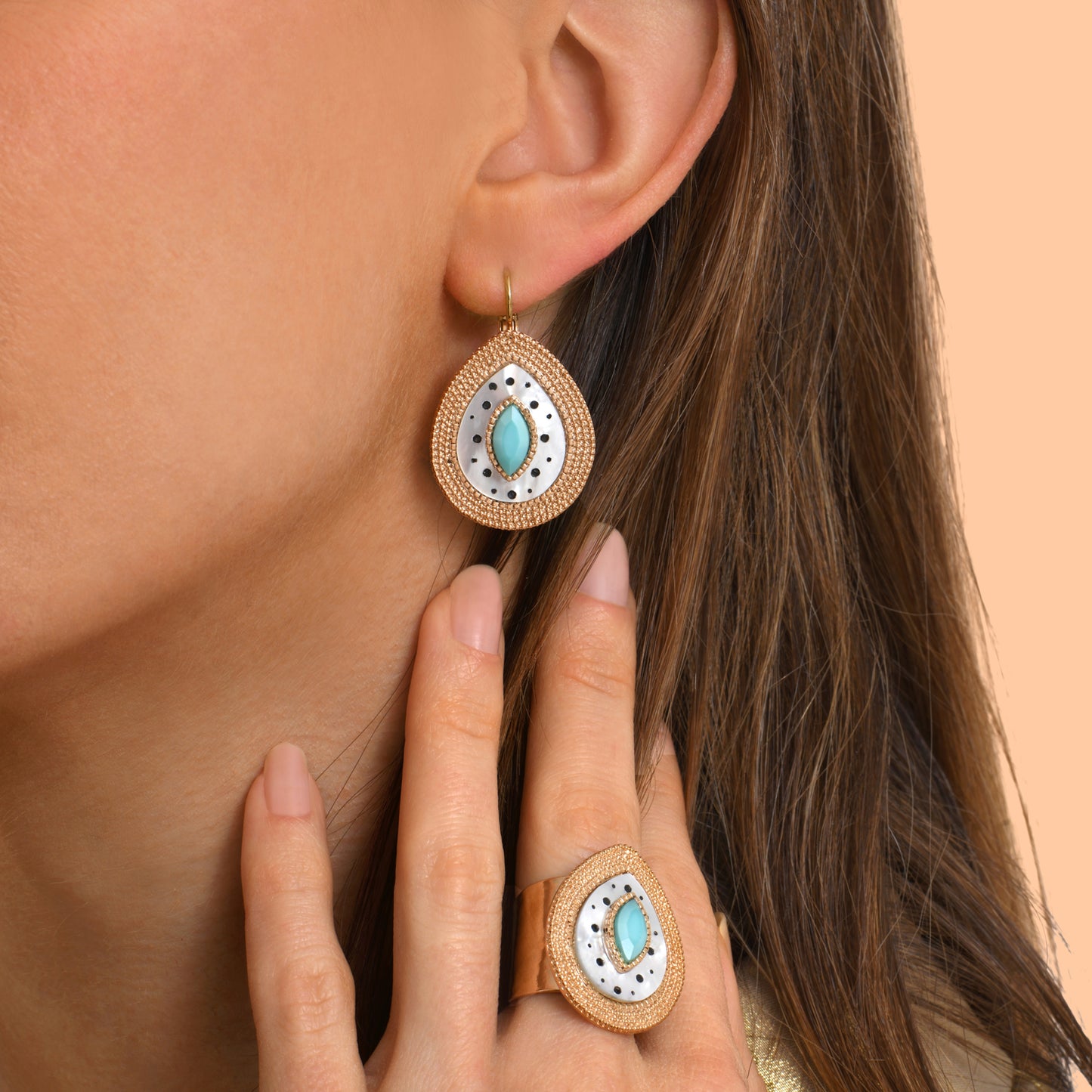 Aretes Artesanales - Gotas de Concha Nácar, Turquesa y Chapa de Oro 14K