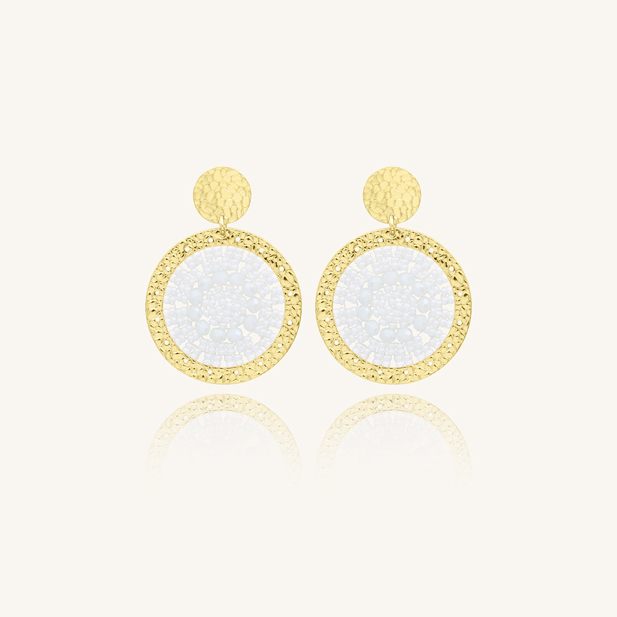 Aretes de Cristales Blancos Tejidos con Chapa de Oro 23K