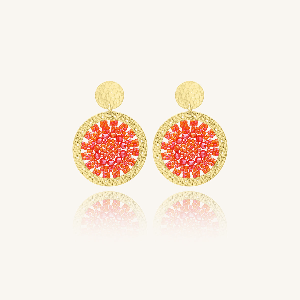 Aretes de Cristales Coral Tejidos con Chapa de Oro 23K