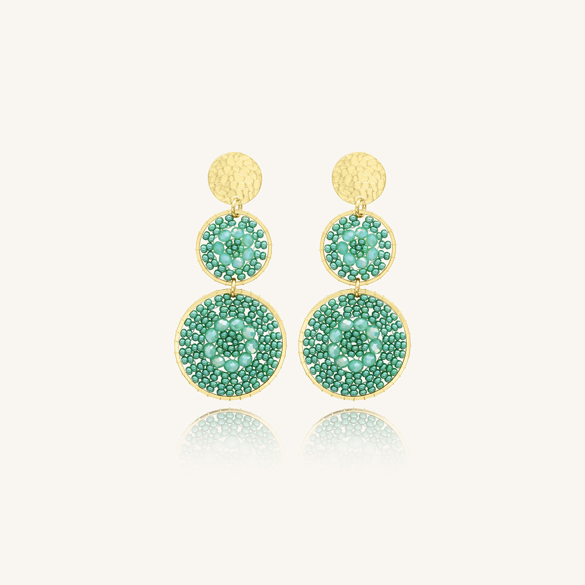 Aretes Largos de Cristales Tejidos Verde Acqua y Chapa de Oro 23K