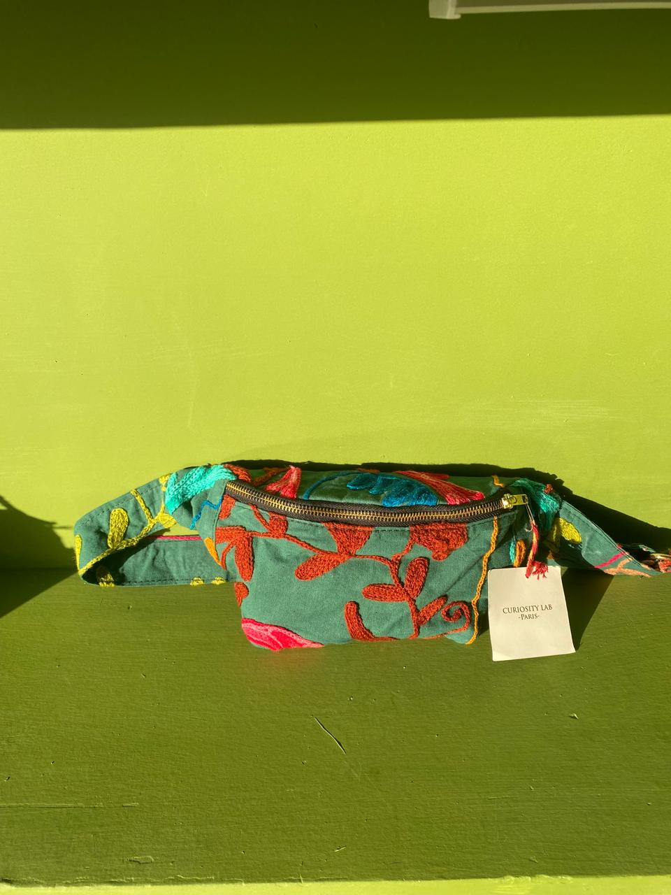 Cangurera Artesanal Bordada 100% Algodón - Curiosity Lab Paris