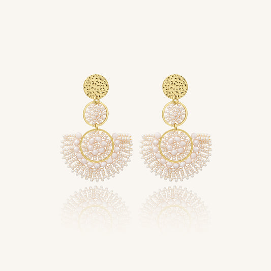 Aretes Beige con Cristales Tejidos con Chapa de Oro - Santibé Paris
