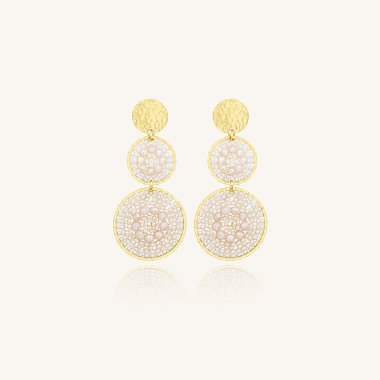 Aretes Largos de Cristales Tejidos Beige y Chapa de Oro 23K