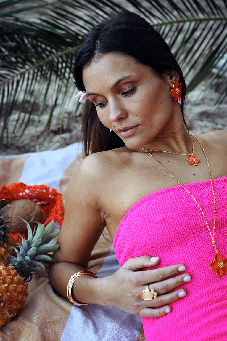 Collar Largo con Flor de Resina Naranja y Chapa de Oro 23K - Argelouse